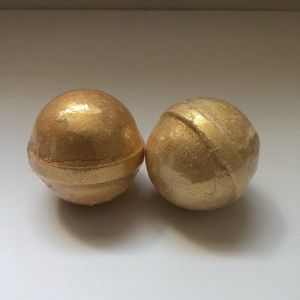 gold fizzing bath bombs